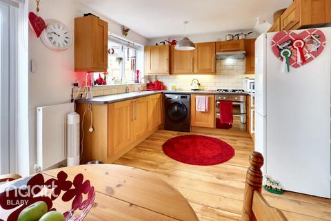 3 bedroom semi-detached house for sale, Greylag Close, Leicester