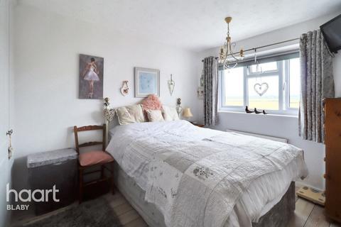 3 bedroom semi-detached house for sale, Greylag Close, Leicester