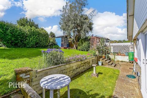 3 bedroom detached bungalow to rent, Marina Avenue Ryde PO33
