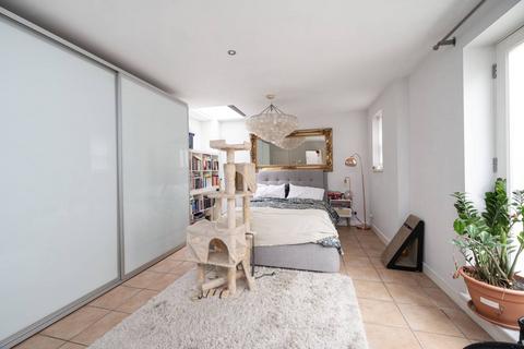 48 Voss Street, London, E2 6HP