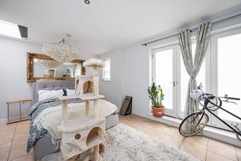 48 Voss Street, London, E2 6HP