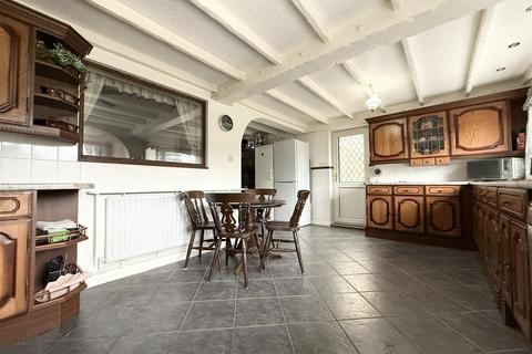 3 bedroom semi-detached house for sale, Aylestone Lane, Wigston LE18