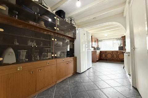 3 bedroom semi-detached house for sale, Aylestone Lane, Wigston LE18
