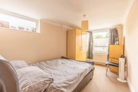 1 bedroom flat for sale, High Street, Iver SL0