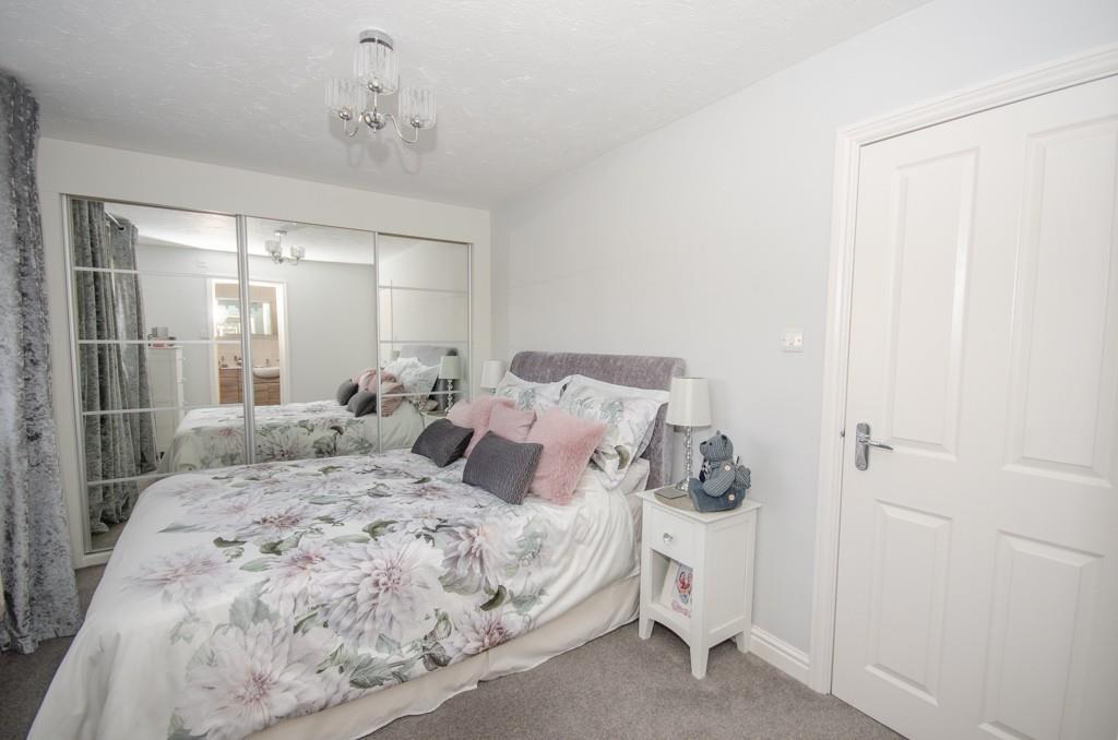 Bedroom 1 pic 2.jpg