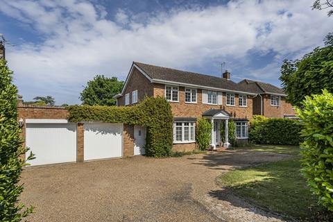 4 bedroom detached house for sale, Mill Close, Bookham