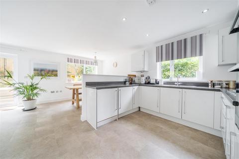 19 Longstem Drive, Dartington, Totnes, TQ9 6FS