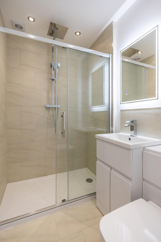 En suite to bedroom 2