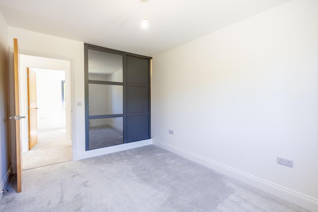 Front bedroom 3