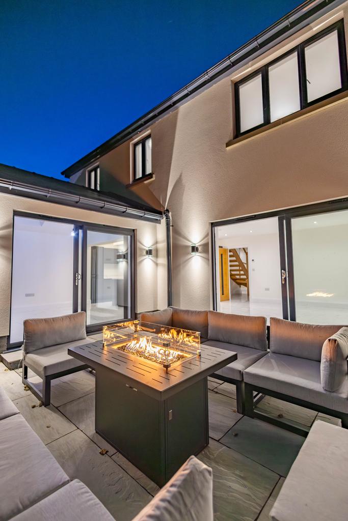 Outdoor kitchen area