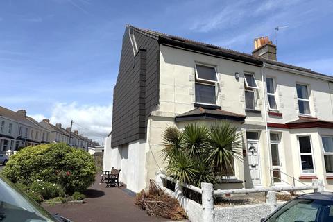 4 bedroom end of terrace house to rent, North Road, Torpoint