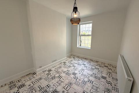 4 bedroom end of terrace house to rent, North Road, Torpoint