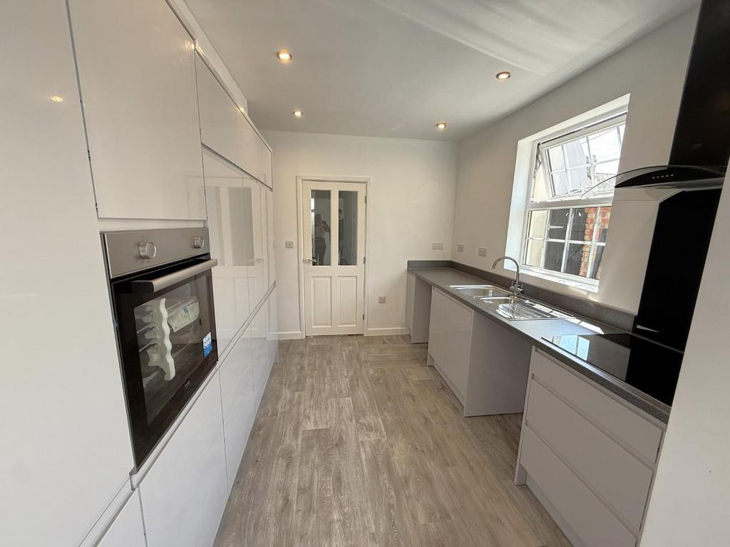 KITCHEN.jpeg