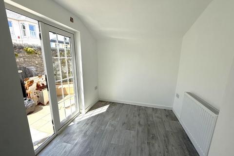 4 bedroom end of terrace house to rent, North Road, Torpoint