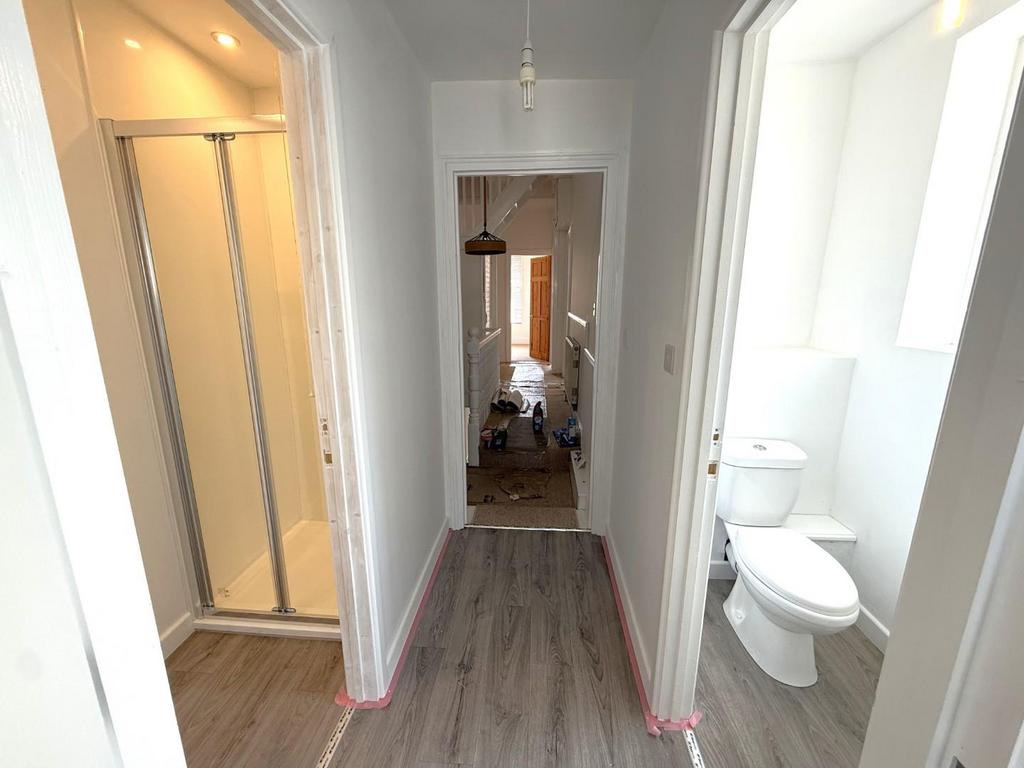 SHOWER RM WC.jpeg