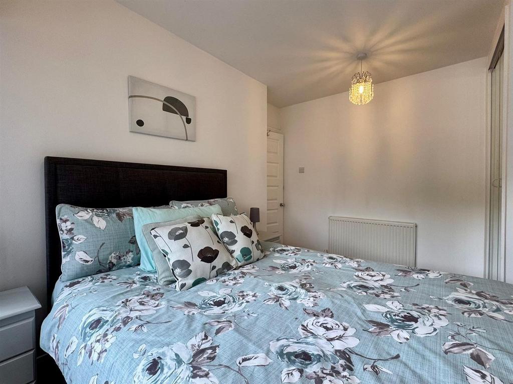 Bedroom 2 (2).jpg