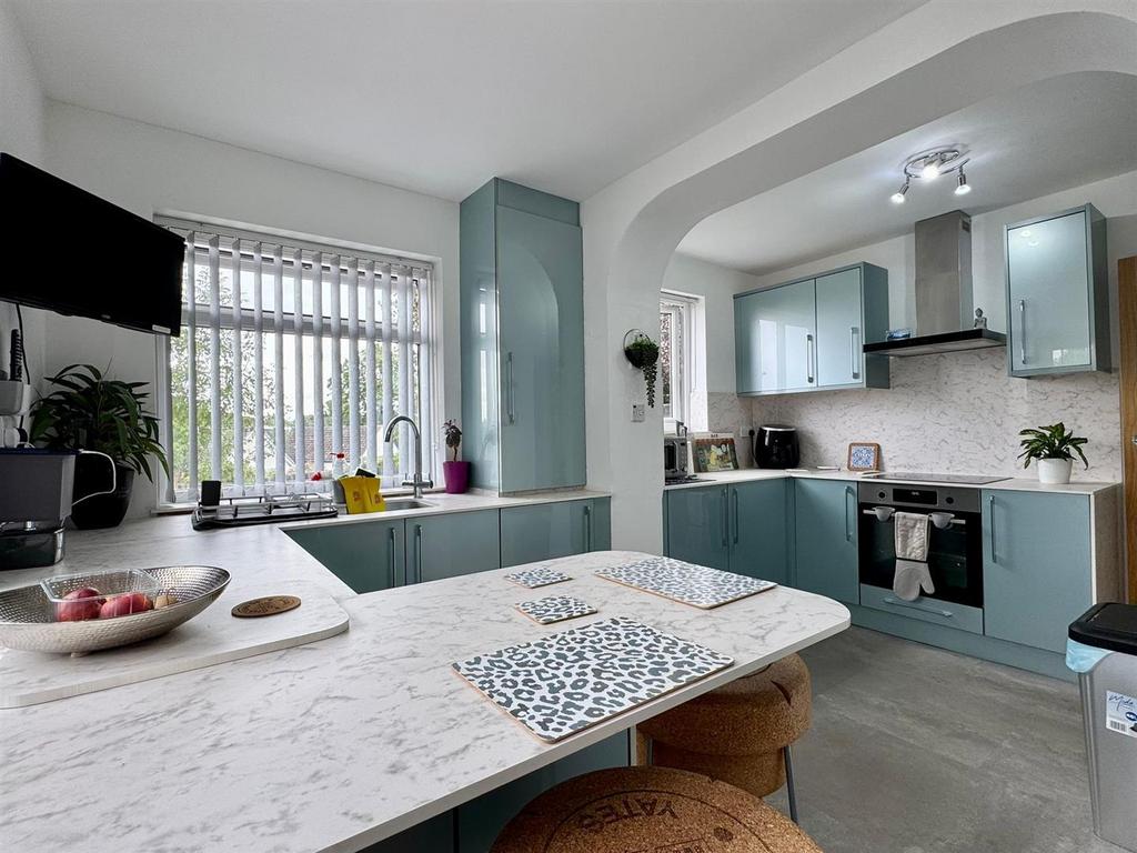 Kitchen (1).jpg