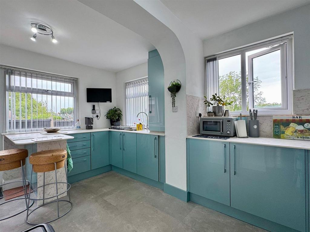 Kitchen (2).jpg