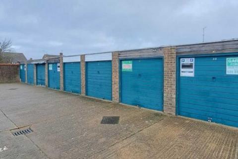 Garage to rent - Fairfield Road, Dunstable LU5