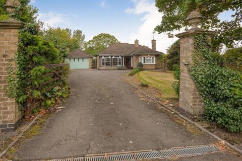 3 bedroom detached bungalow to rent, Lutterworth Road, Burbage LE10