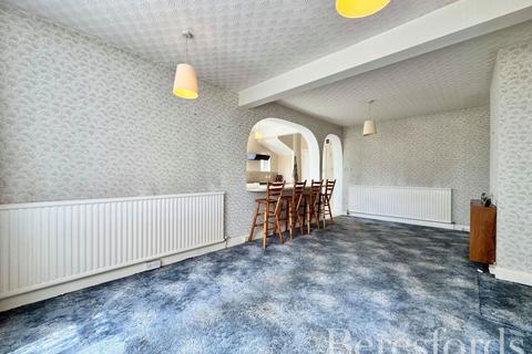 3 bedroom semi-detached house for sale, Cromer Road, Hornchurch, RM11