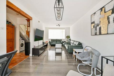 105 Doddsfield Road, Slough, SL2 2BB