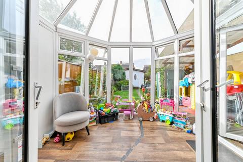 105 Doddsfield Road, Slough, SL2 2BB