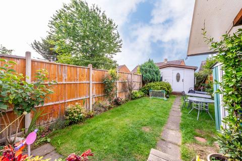 105 Doddsfield Road, Slough, SL2 2BB
