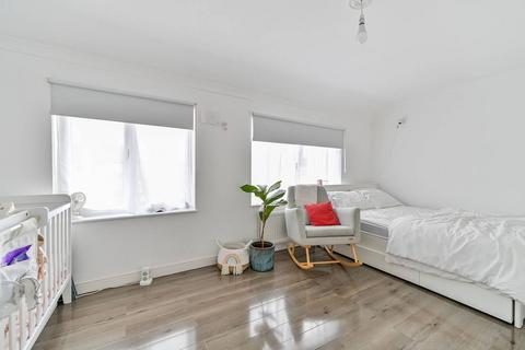 105 Doddsfield Road, Slough, SL2 2BB