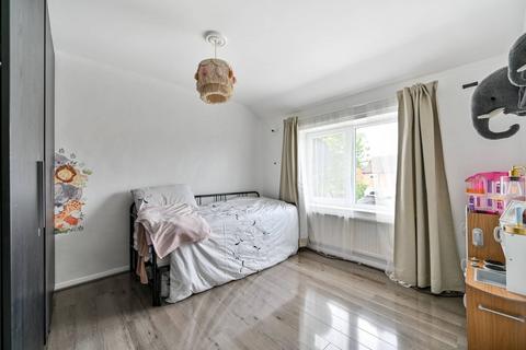 105 Doddsfield Road, Slough, SL2 2BB