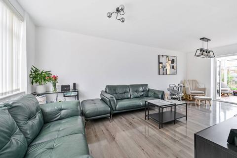 105 Doddsfield Road, Slough, SL2 2BB
