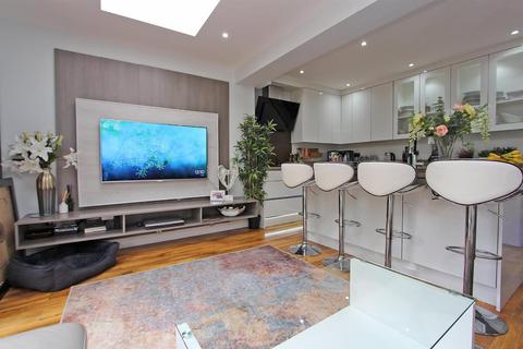 4 bedroom terraced house to rent, Croydon