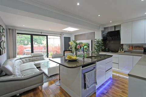 4 bedroom terraced house to rent, Croydon