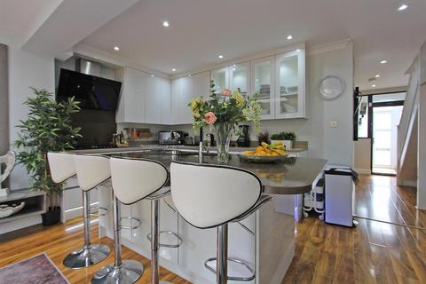 4 bedroom terraced house to rent, Croydon