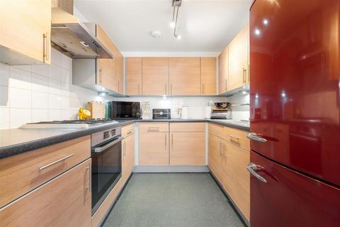 1 bedroom flat for sale, Weighton Road, London