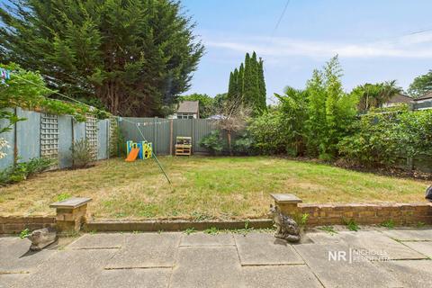 139 Mansfield Road, Chessington, KT9 2PX