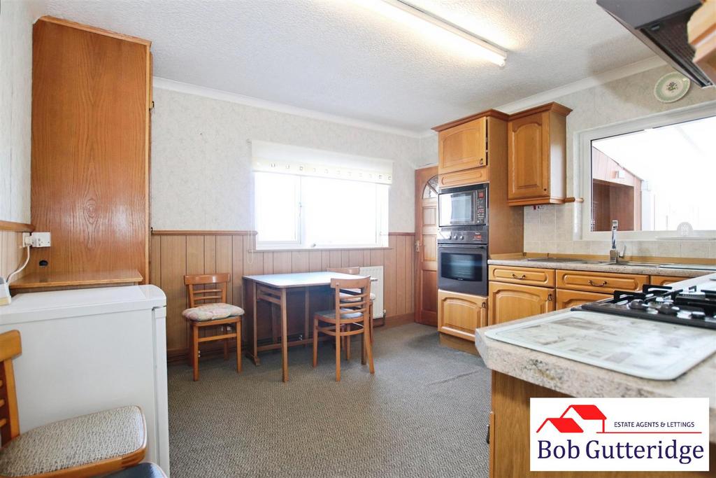 Fitted kitchen / dining room