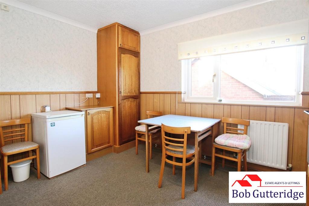 Fitted kitchen / dining room