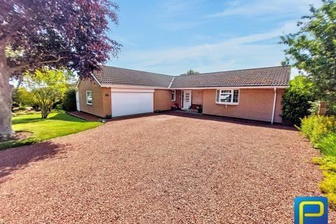3 bedroom bungalow for sale - Magdalene Fields, Warkworth, Northumberland, NE65 0UF