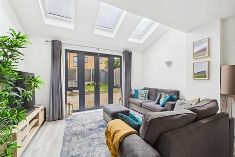 3 bedroom semi-detached house for sale, Bennett Close, Coulsdon CR5