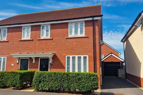 3 bedroom semi-detached house for sale - Beautifully presented three bedroom family home, situated within Yatton's Chestnut Park Development