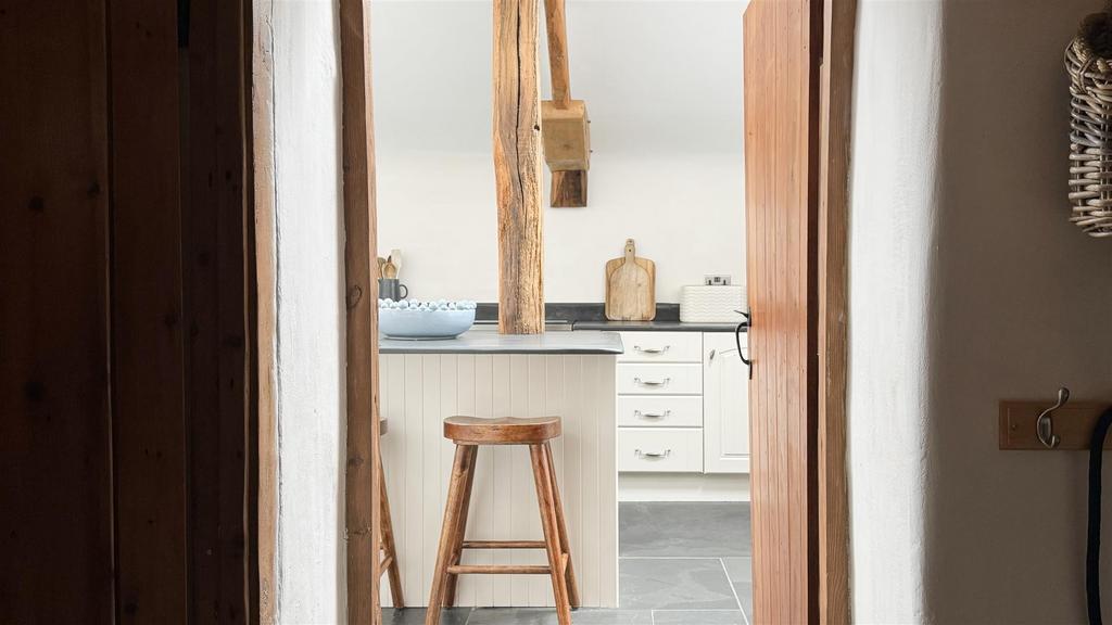Kitchen 5.jpg