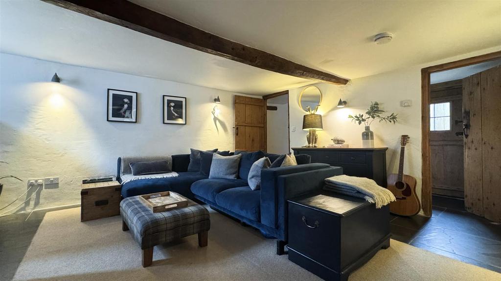 Lounge 2.jpg
