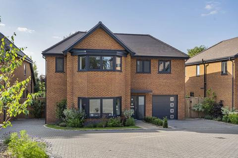 4 bedroom detached house to rent - Chartland Close, Bookham