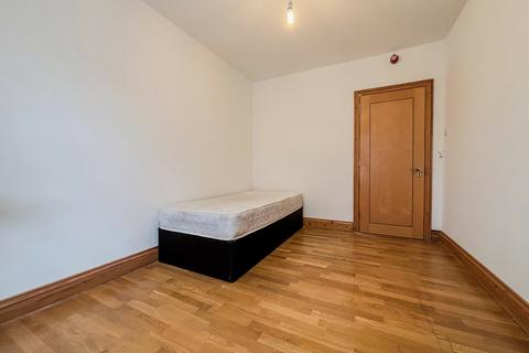 1 bedroom in a house share to rent - Furnished Double Room To Let - HP13