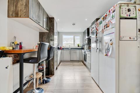 3 bedroom semi-detached house for sale, Noakes Avenue, Great Baddow, Chelmsford