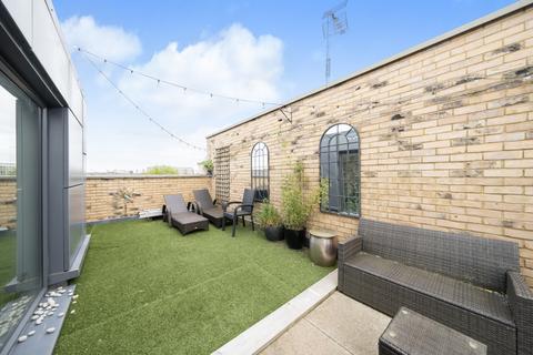 3 bedroom terraced house to rent - Benhill Road Camberwell SE5