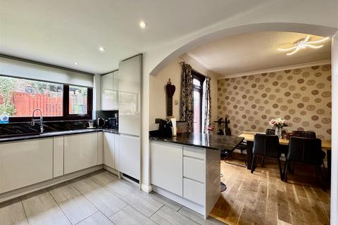 3 bedroom semi-detached house for sale, Somerset Road, Almondbury, Huddersfield, HD5 8LP