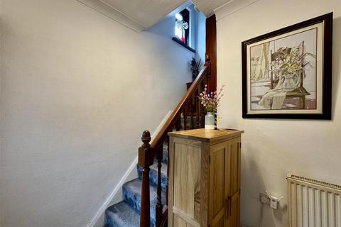 3 bedroom semi-detached house for sale, Somerset Road, Almondbury, Huddersfield, HD5 8LP
