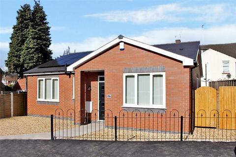 3 bedroom bungalow to rent, Pine Close, Merridale, Wolverhampton